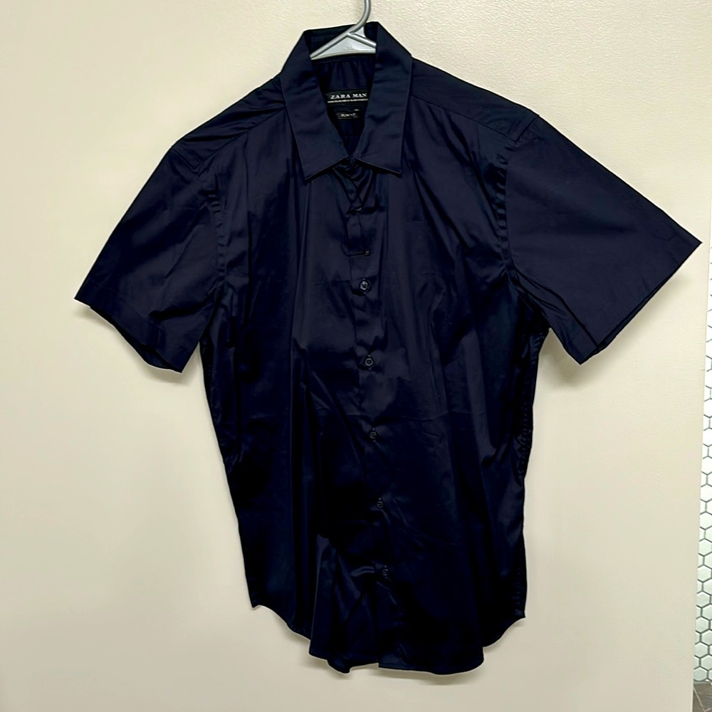 Short sleeve shirt.